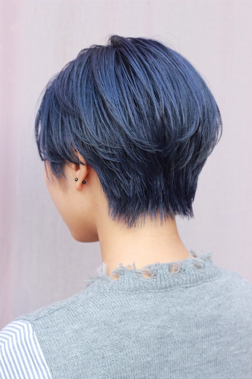 【ショート女子で大人の魅力】ネイビーブルーカラー