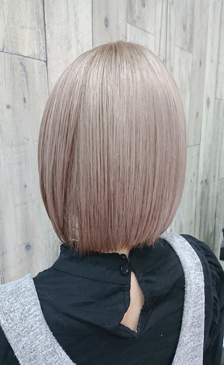 ボブ×ホワイトベージュ