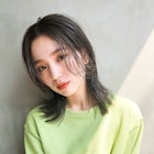 センター分けかき上げ前髪ミディアム