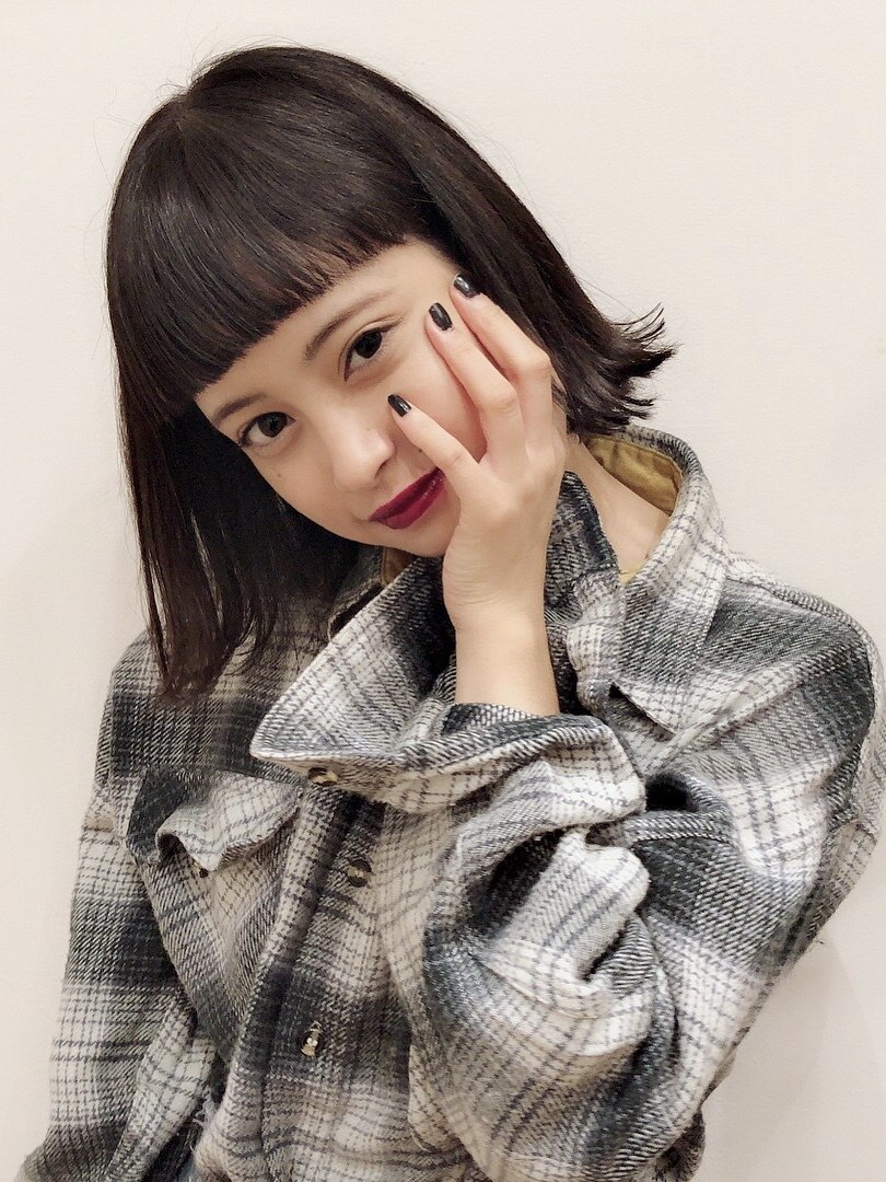 ワイドバングに暗髪はダークグレージュで決まり☆
