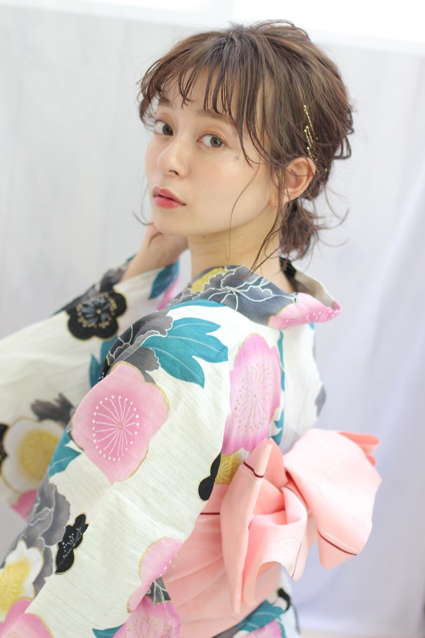 浴衣にぴったりのショートヘアガイド 髪を可愛く華やかにみせるアレンジスタイル集 ホットペッパービューティーマガジン 浴衣にぴったりのショートヘアガイド 髪を可愛く華やかにみせるアレンジスタイル集 ホットペッパービューティーマガジン