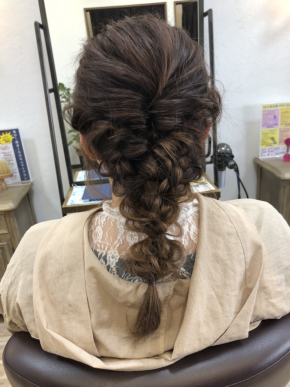 セミロング向け 簡単ヘアアレンジ特集 やり方からおすすめスタイルまで大公開 ホットペッパービューティーマガジン セミロング向け 簡単ヘアアレンジ特集 やり方からおすすめスタイルまで大公開 ホットペッパービューティーマガジン
