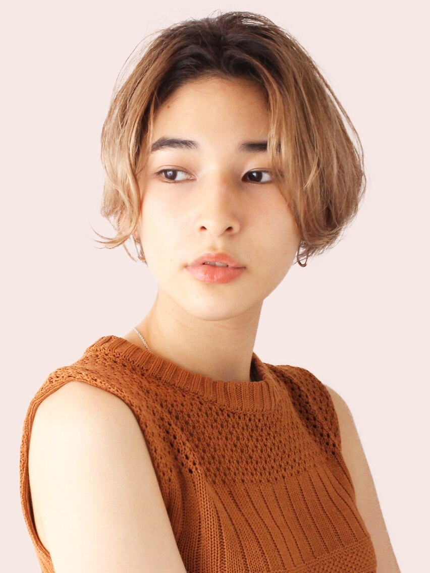 ひし形の前下がりショート／フォギーベージュ