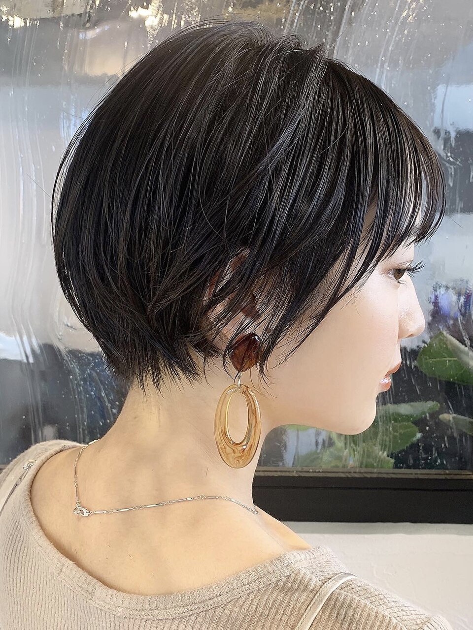 大人かわいいローライト前下がり耳かけスリークボブ小顔マッシュ