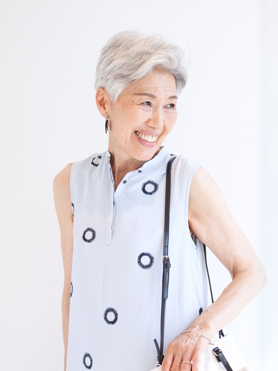 【えがお美容室】50代60代に人気◎白髪も素敵にシルバーショート