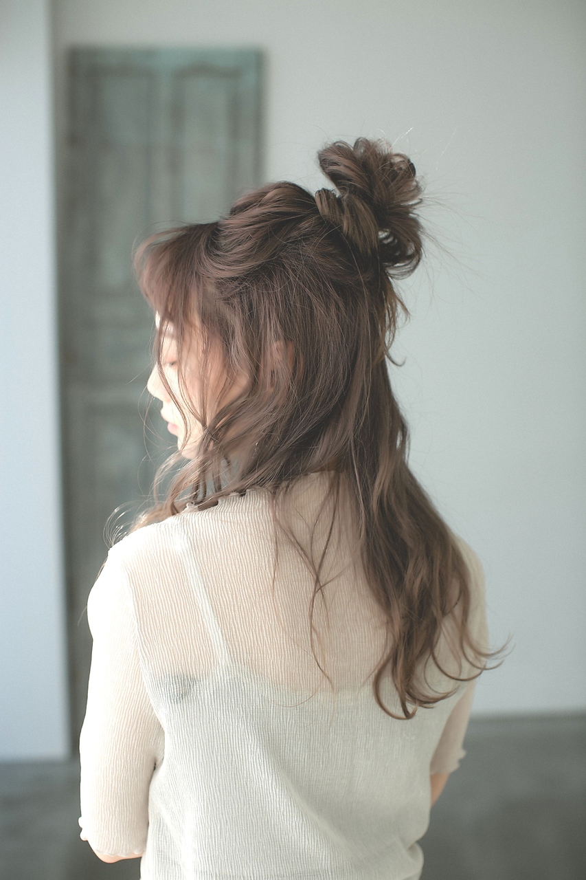 こなれ感抜群のお団子ヘア 簡単な作り方 スタイルバリエーション特集 ホットペッパービューティーマガジン