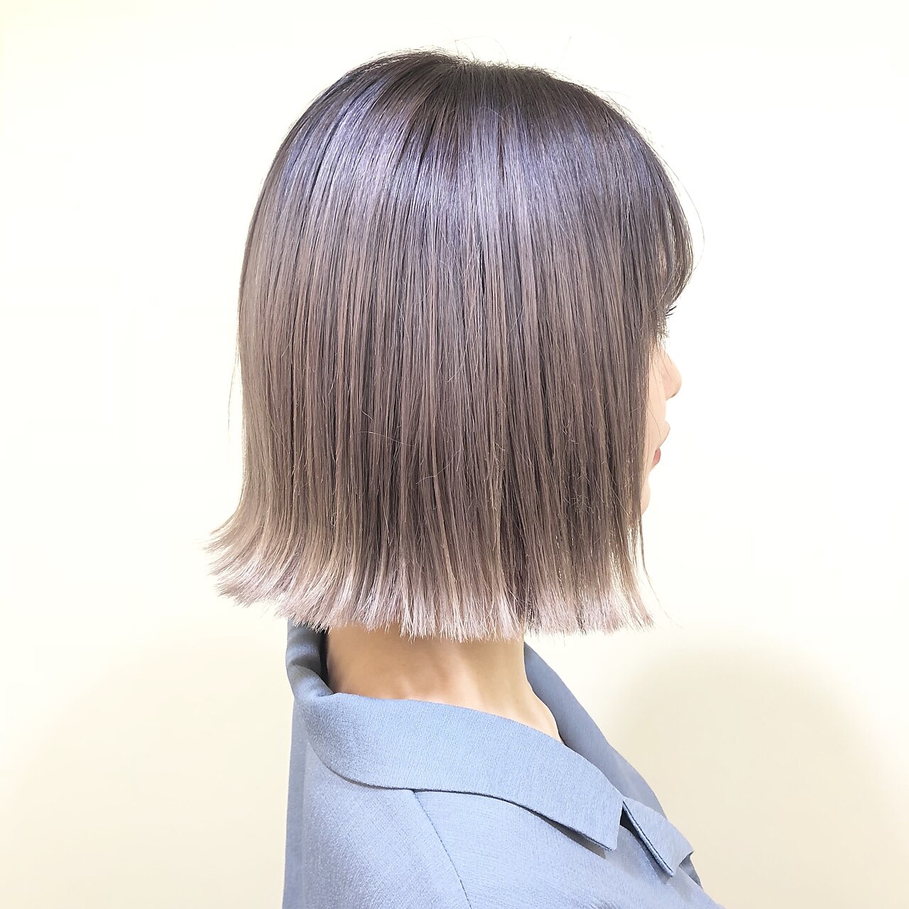 ホワイトグレージュ