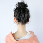 カジュアルお団子スタイル_耳かけウェーブパーマ_27242