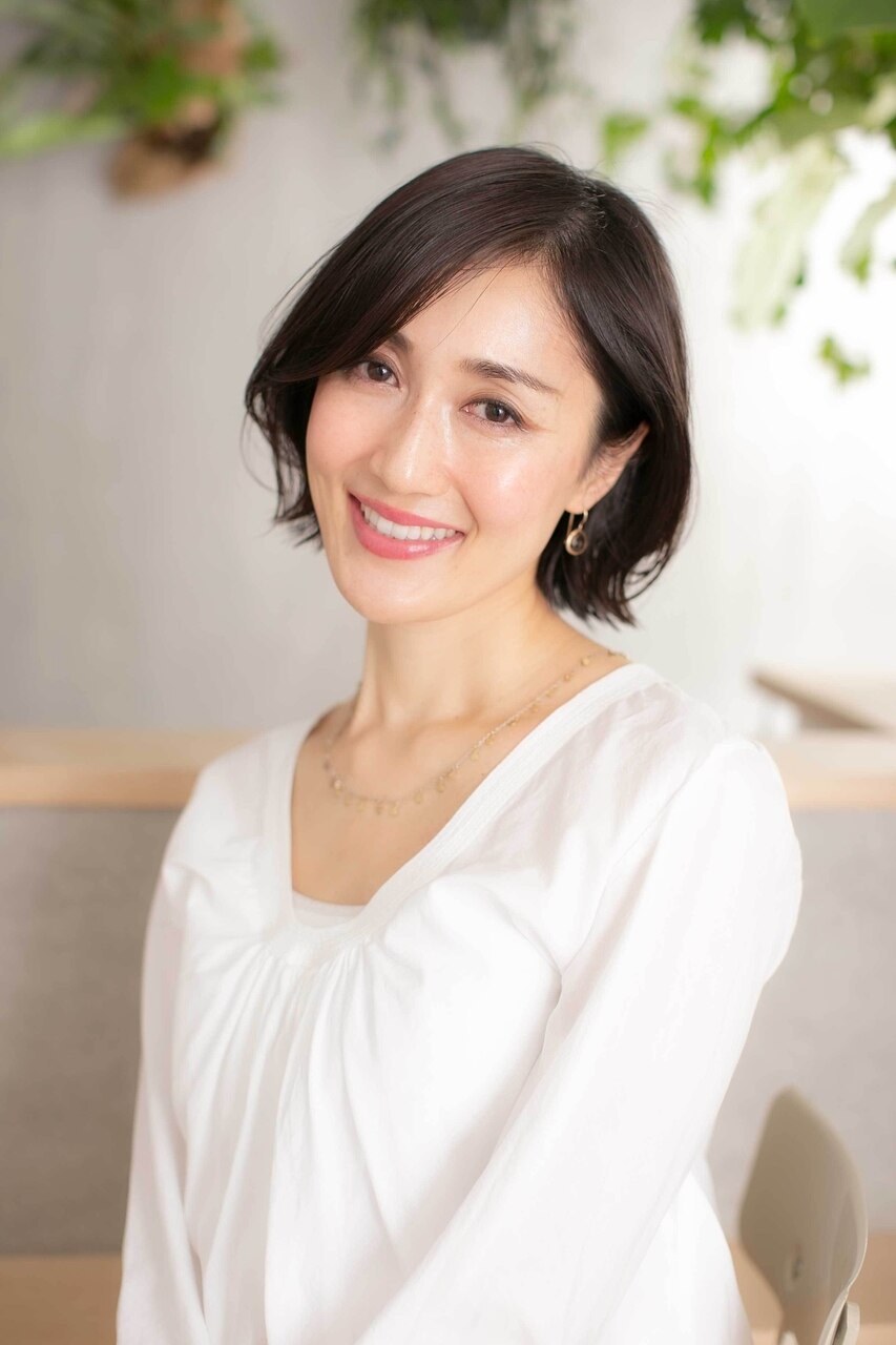 【大人かわいい】流し前髪の外ハネウルフ