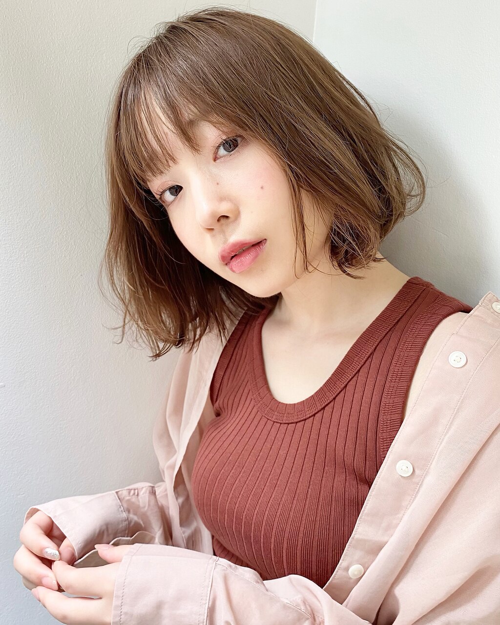 ゆる巻したシンプルボブ×薄めぱっつんバング