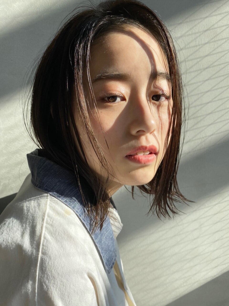 <LUA by aivee>ウェットな質感が引き立つ暗髪外ハネヘア