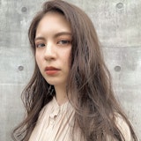 ウォームベージュってどんな色?色味の特徴とブリーチの有無別カラーカタログ