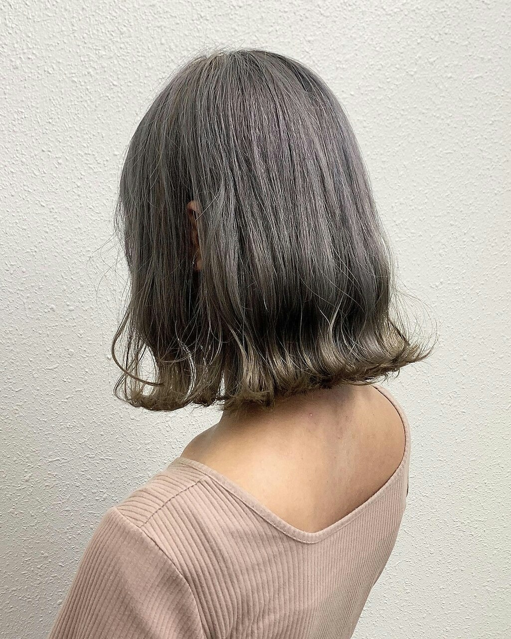 アイスグレージュってどんな髪色?ブリーチの必要性と髪色サンプル集のサムネイル画像