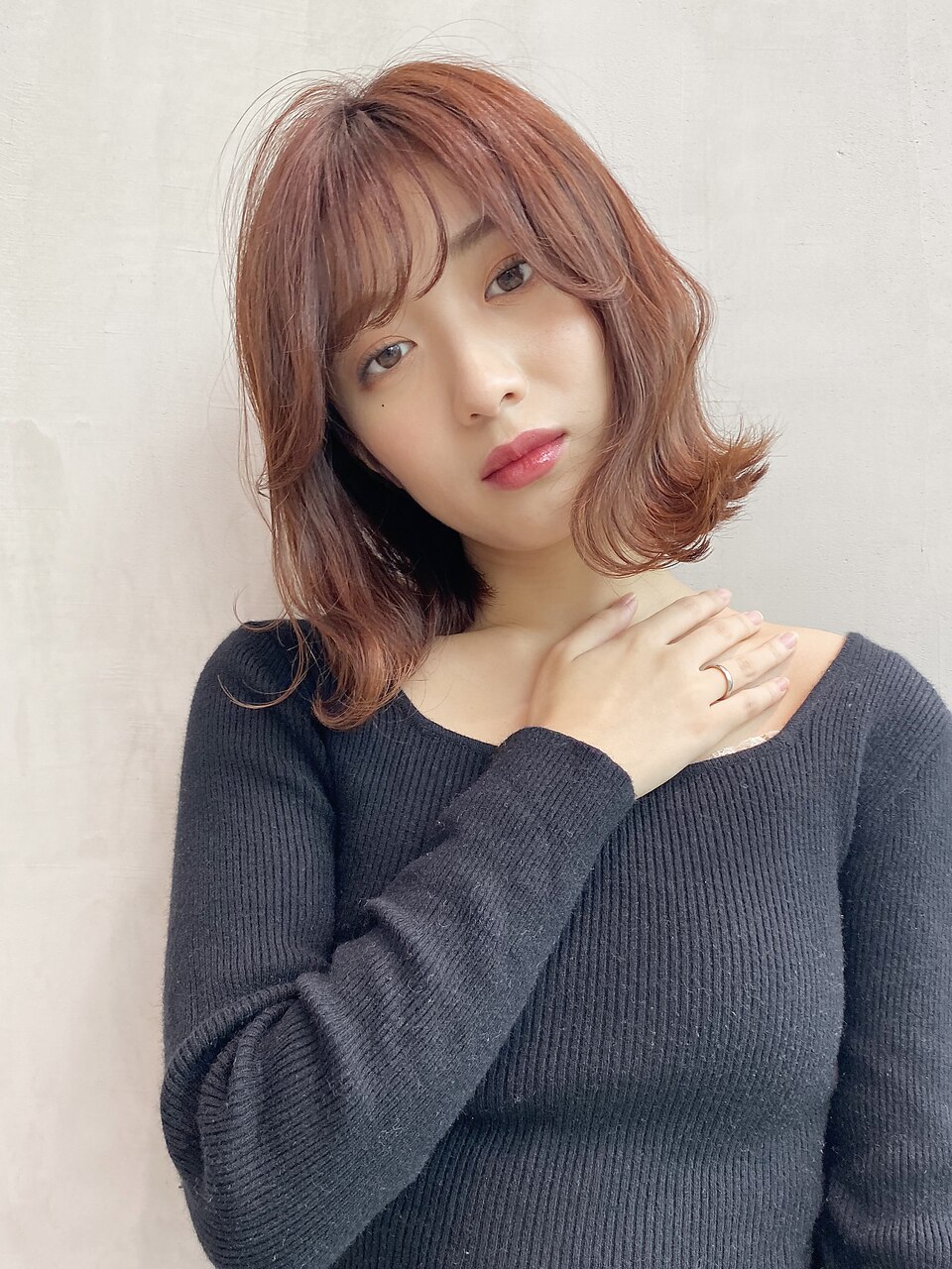 22年最新 ゆるふわミディアムヘアの巻き方を王道からトレンドまで 簡単可愛い巻き髪のコツって ホットペッパービューティーマガジン