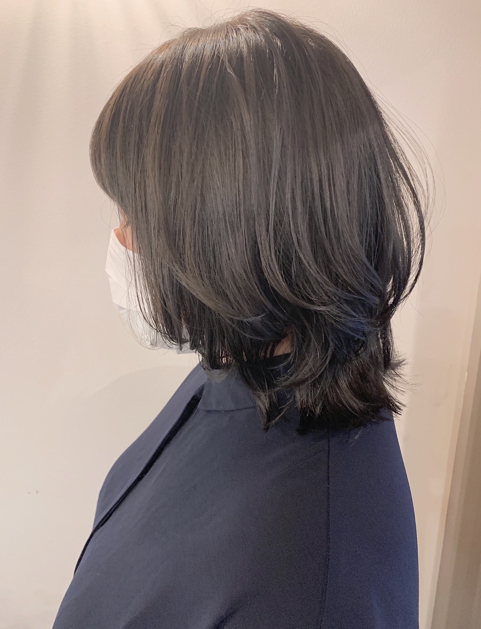 ひし形シルエットのくびれミディアムレイヤースタイル☆
