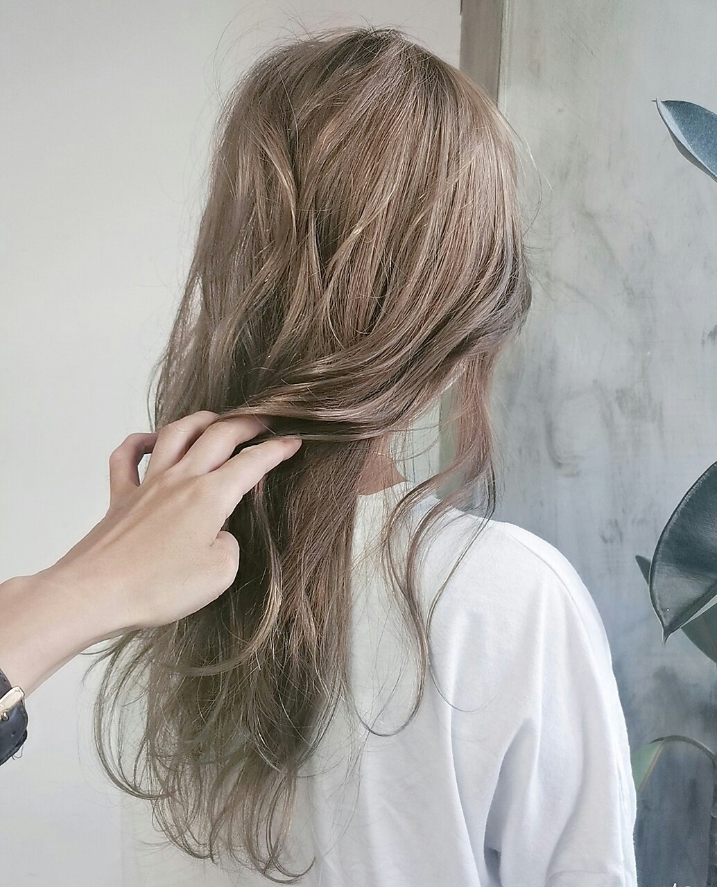 髪色を変えるならヌーディーベージュ!似合うが叶う色の特徴&おすすめスタイルのサムネイル画像