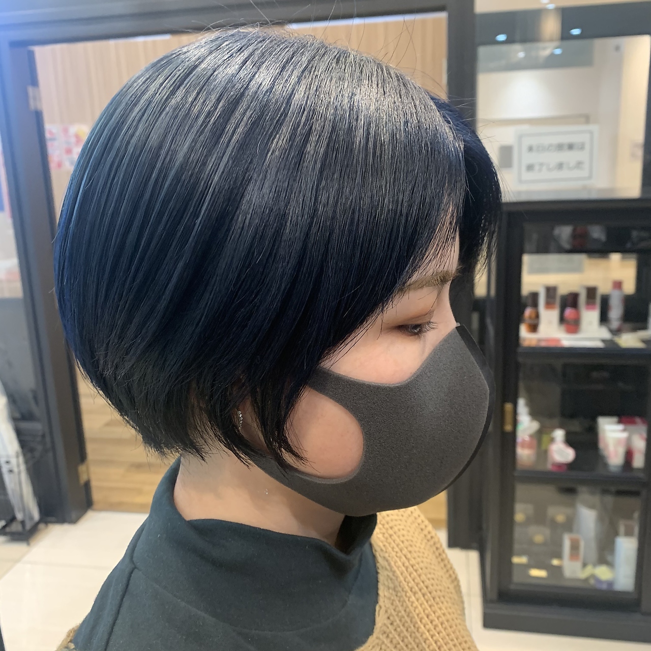 変幻自在なブルーアッシュ 黒っぽいけど黒じゃない レングス別厳選おすすめカタログ特集 ホットペッパービューティーマガジン