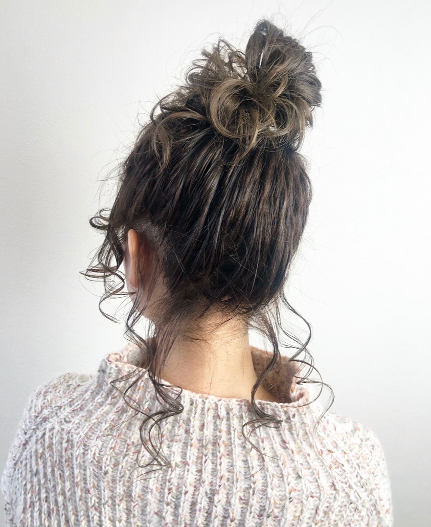 セミロング向け 簡単ヘアアレンジ特集 やり方からおすすめスタイルまで大公開 ホットペッパービューティーマガジン セミロング向け 簡単ヘアアレンジ特集 やり方からおすすめスタイルまで大公開 ホットペッパービューティーマガジン