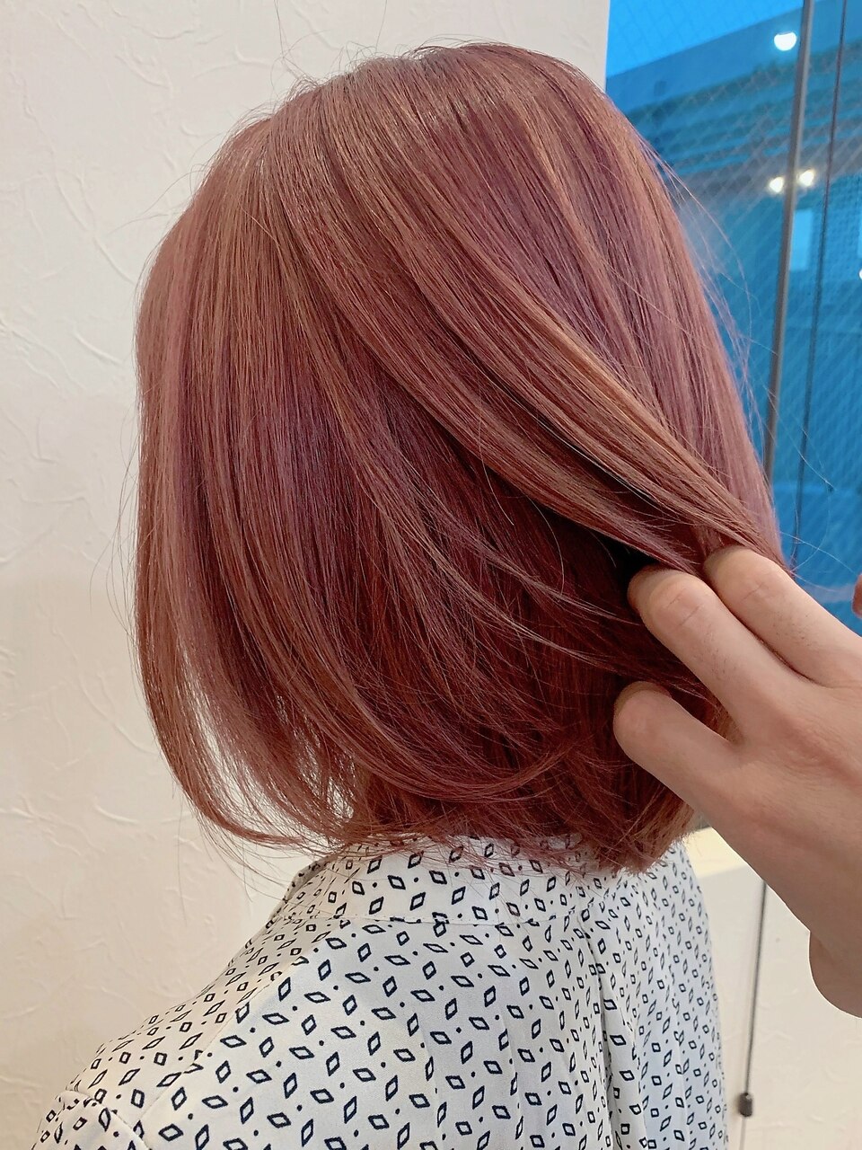 サーモンピンク