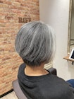 グレイヘア×ショートスタイル