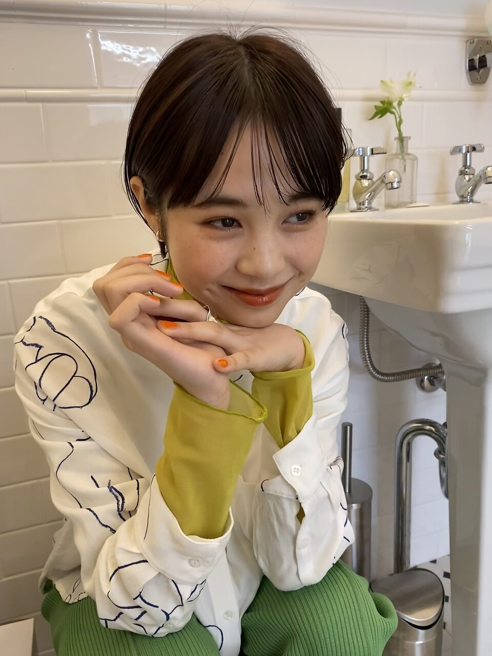 耳かけショート×ダークオリーブブラウン