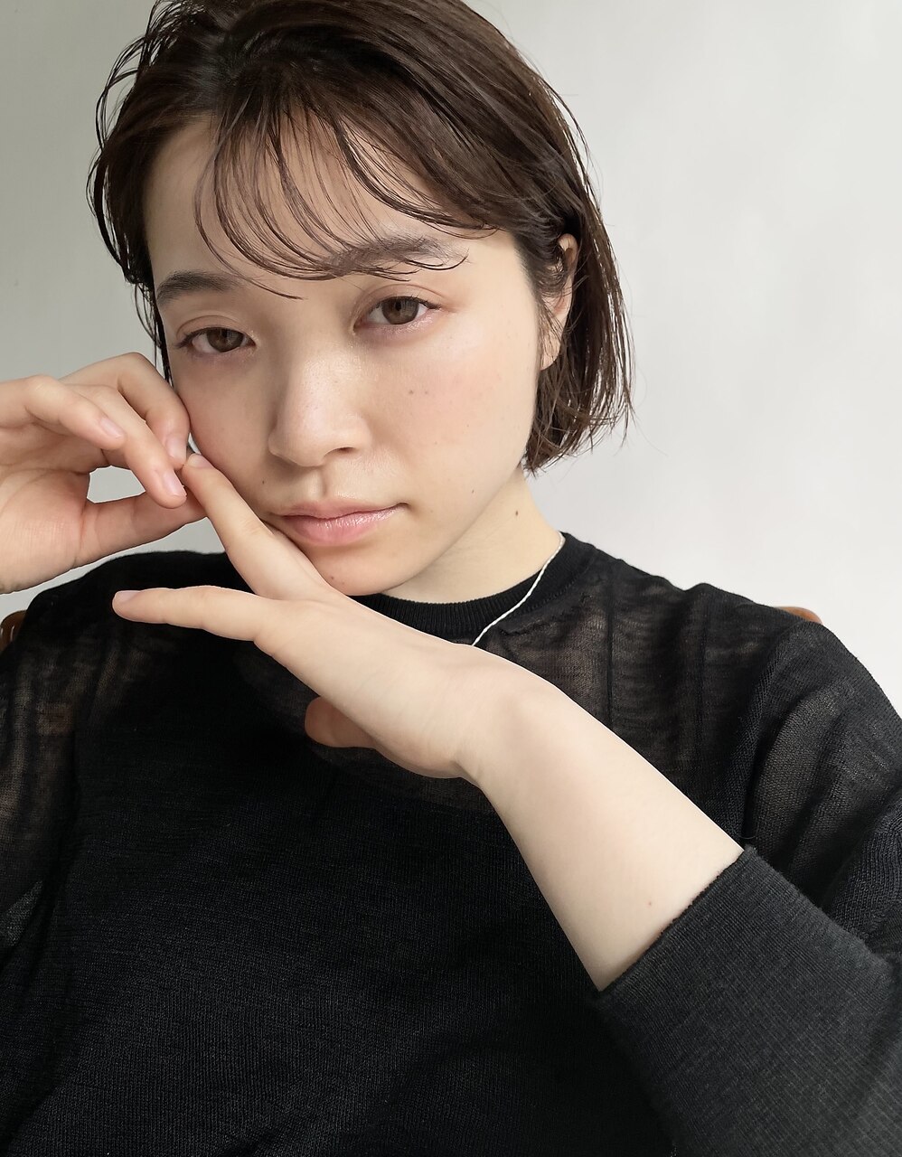 揺れるバングパーマ