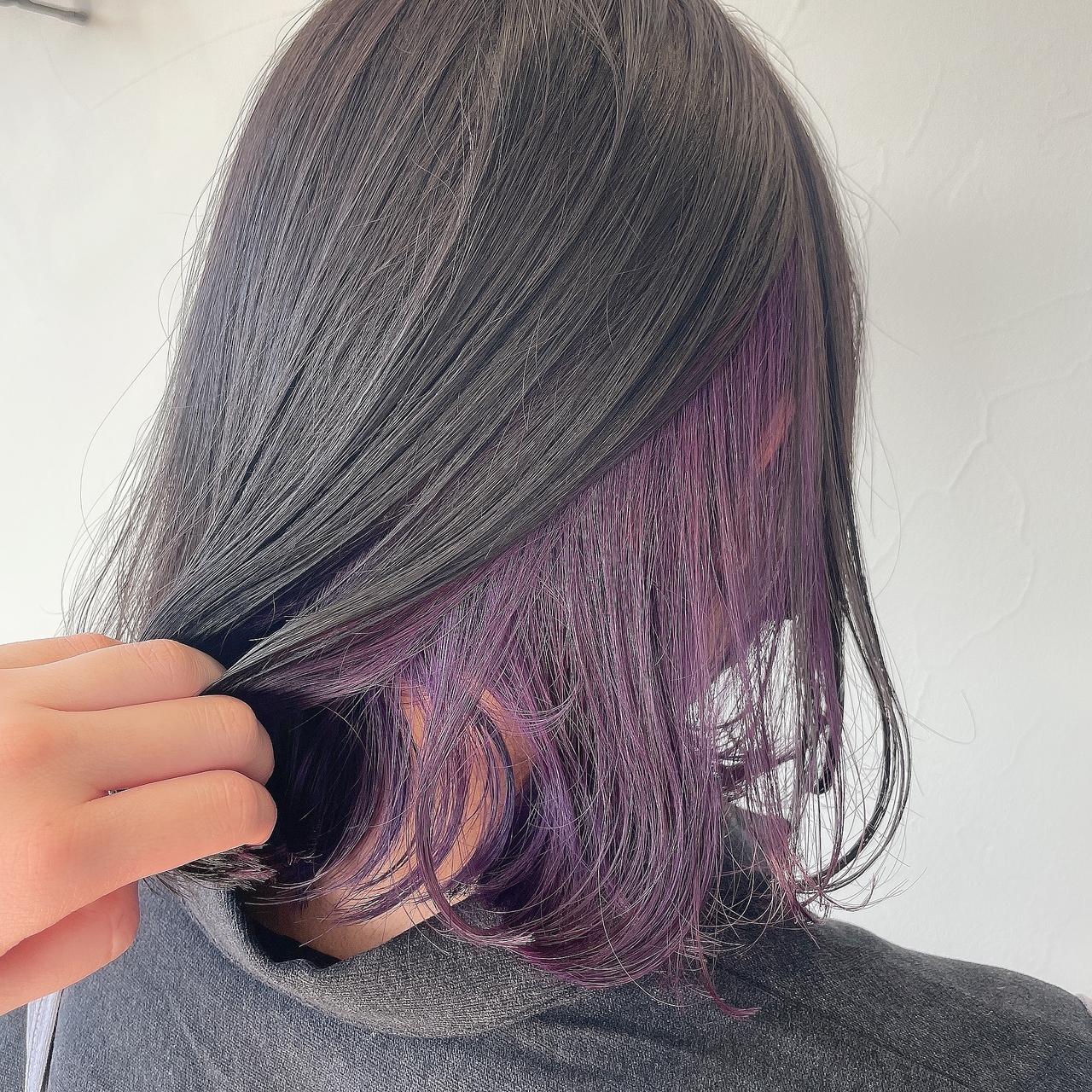 黒髪に似合うインナーカラーとは ワンランク上のおしゃれヘアにイメチェンしよう ホットペッパービューティーマガジン