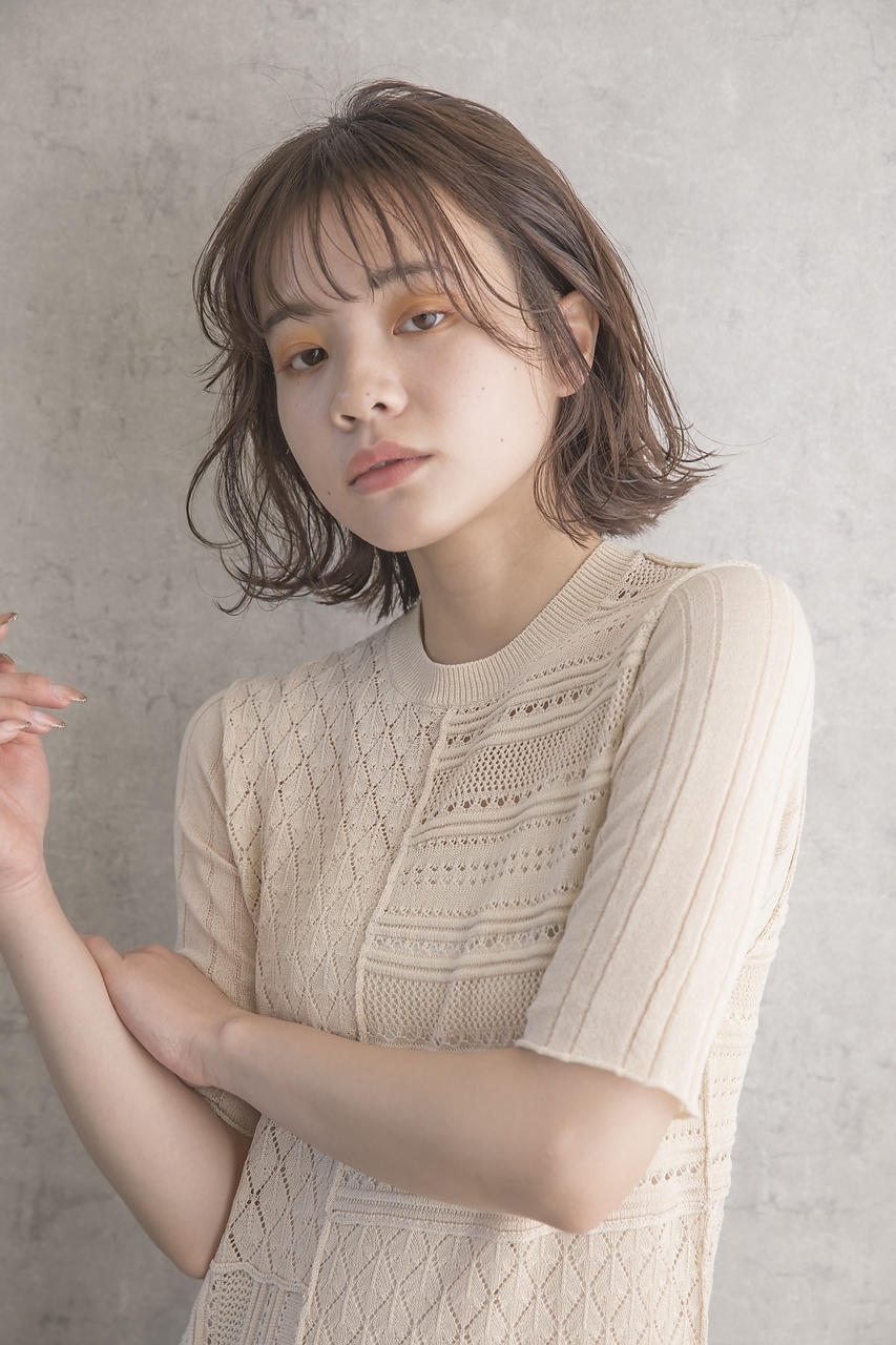 外ハネエアリー ボブ