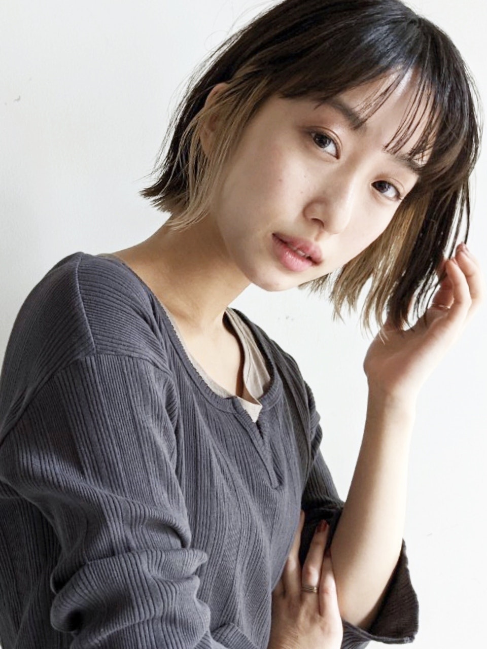黒髪に似合うインナーカラーとは ワンランク上のおしゃれヘアにイメチェンしよう ホットペッパービューティーマガジン 黒髪に似合うインナーカラーとは ワンランク上のおしゃれヘアにイメチェンしよう ホットペッパービューティーマガジン
