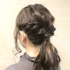 ルーズなポニーテール