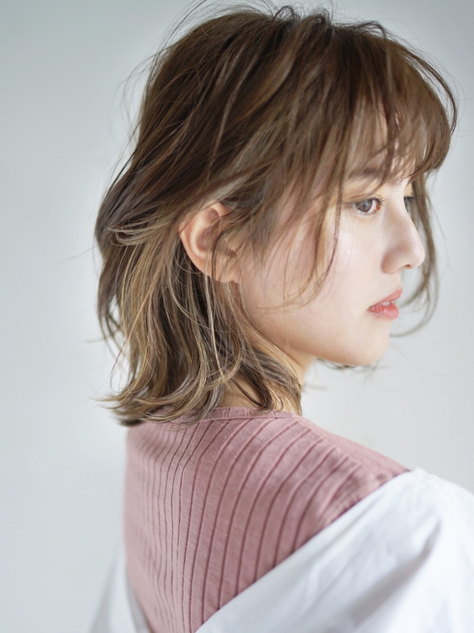 おしゃれにチラ見せ イヤリングカラーの魅力とおすすめの色別トレンドカタログ ホットペッパービューティーマガジン