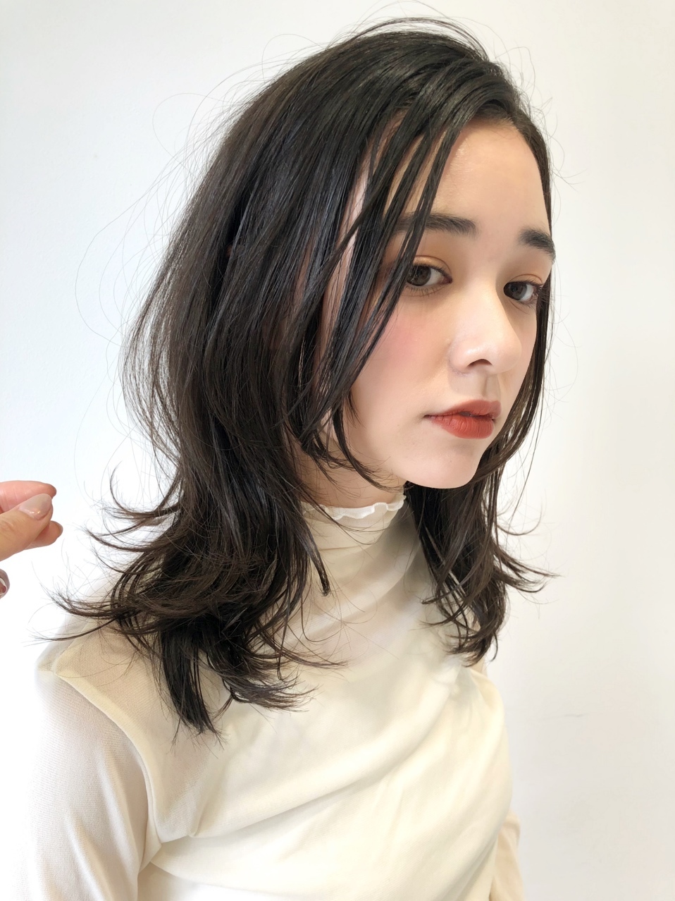 黒髪ヘアで大人っぽく垢抜ける方法は 22年最新のトレンドヘアガイド ホットペッパービューティーマガジン