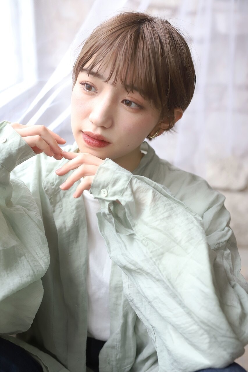 丸顔さん向け 小顔ショートヘアの作り方 ポイント別に似合わせヘアを大特集 ホットペッパービューティーマガジン 丸顔さん向け 小顔ショートヘアの作り方 ポイント別に似合わせヘアを大特集 ホットペッパービューティーマガジン