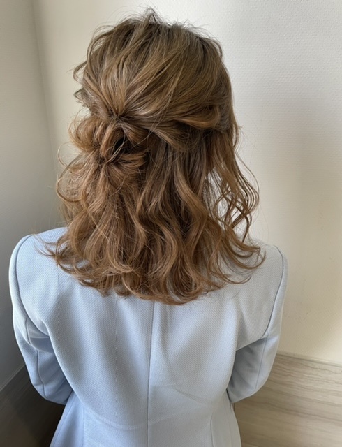 ロングさん向け簡単ヘアアレンジカタログ まとめ髪 アップ ダウンなどアレンジ別スタイルを特集 ホットペッパービューティーマガジン ロングさん向け簡単ヘアアレンジカタログ まとめ髪 アップ ダウンなどアレンジ別スタイルを特集 ホットペッパービューティーマガジン