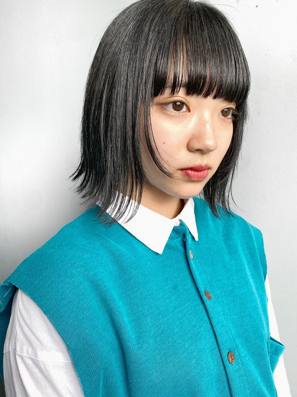 切りっぱなしボブ ワイドバング  ウルフボブ ネイビー【岡田陸】