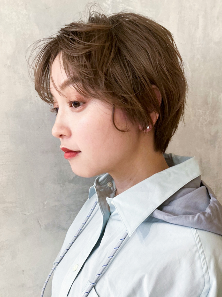 ナチュラルな抜け感 アッシュベージュ レングス トーン別カタログから 似合う を見つけて ホットペッパービューティーマガジン