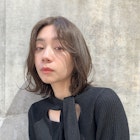 エアリーミディ黒髪ダークアッシュ小顔カットくびれヘア