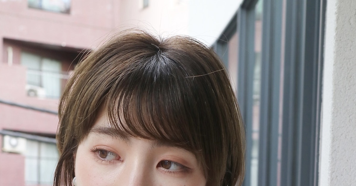 前髪を斜めに流して好感度アップ カット セットでできるこなれアシメバングの作り方 ホットペッパービューティーマガジン 前髪を斜めに流して好感度アップ カット セットでできるこなれアシメバングの作り方 ホットペッパービューティーマガジン