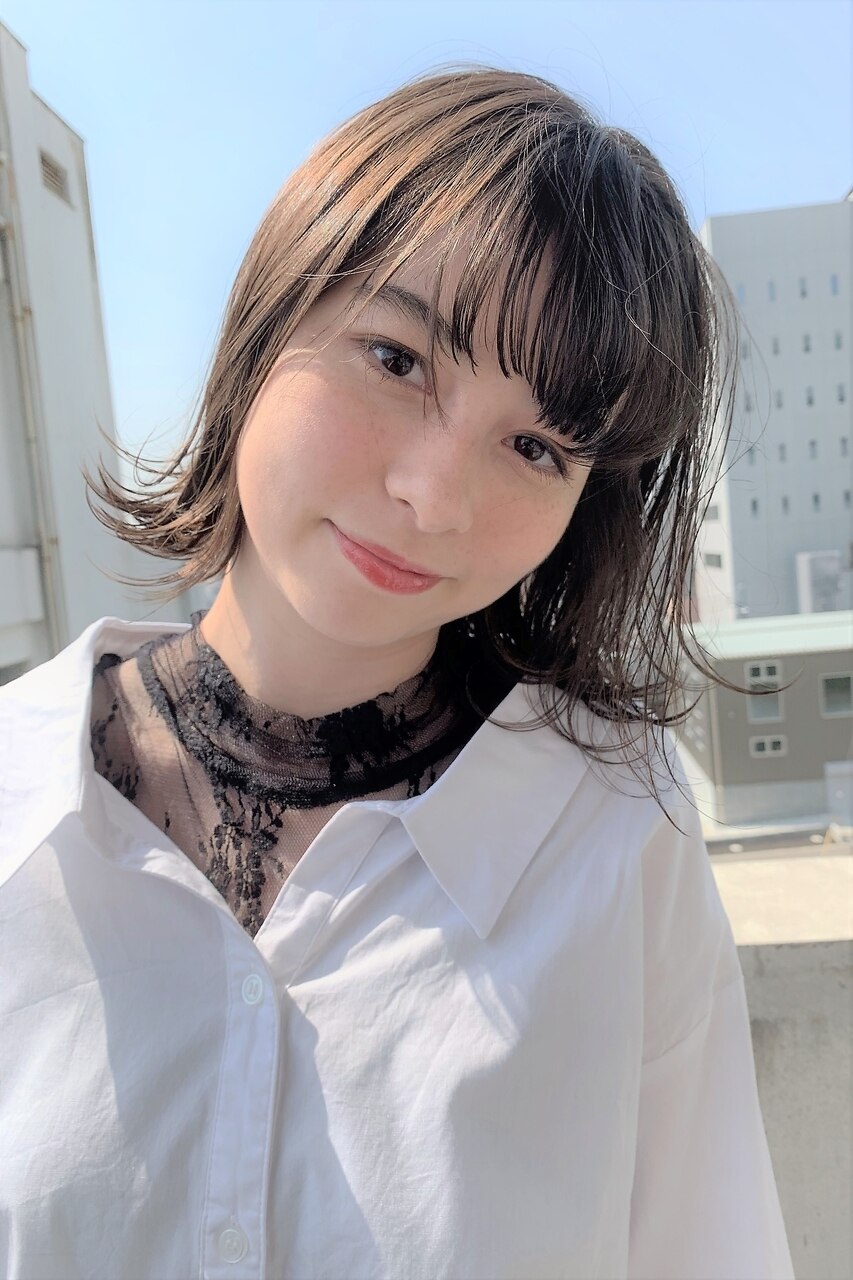 大人かわいい外ハネボブ/くすみカラー/切りっぱなし/抜け感