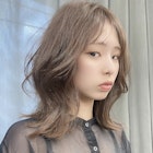 小顔に見せるオルチャンヘア ヨシンモリ 外ハネミディ ベージュ