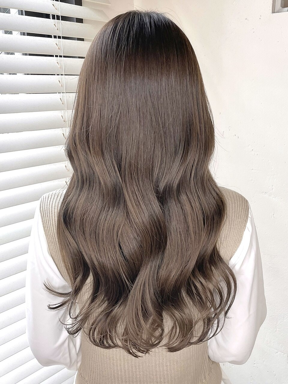 こっくりラテカラー特集。まろやかなラテ色の魅力とおすすめスタイルを紹介のサムネイル画像