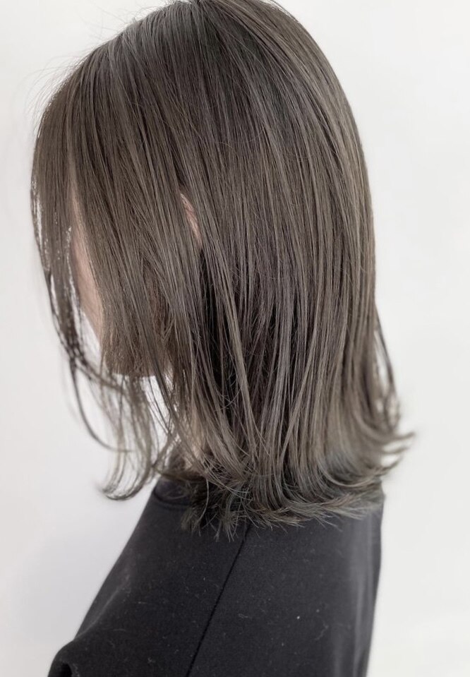 スモーキーグレー