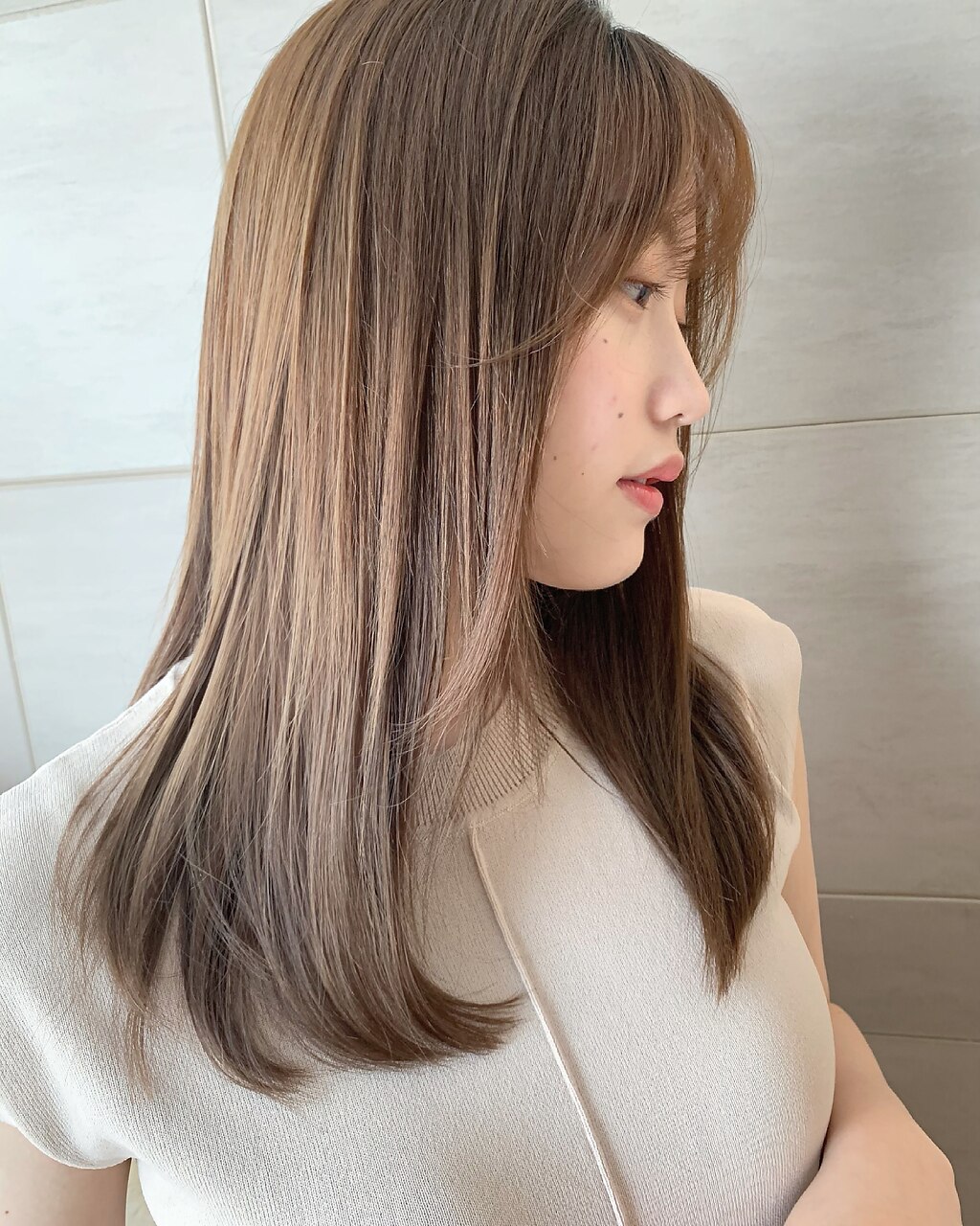 今っぽいセミロングが知りたい 垢抜けポイントとトレンドスタイル集 ホットペッパービューティーマガジン