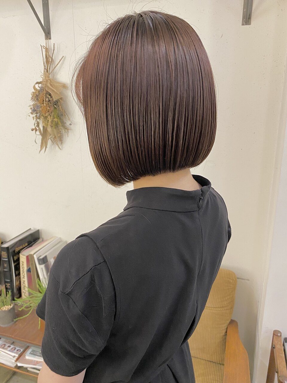 マロンブラウンが可愛い×艶々パツっとボブ
