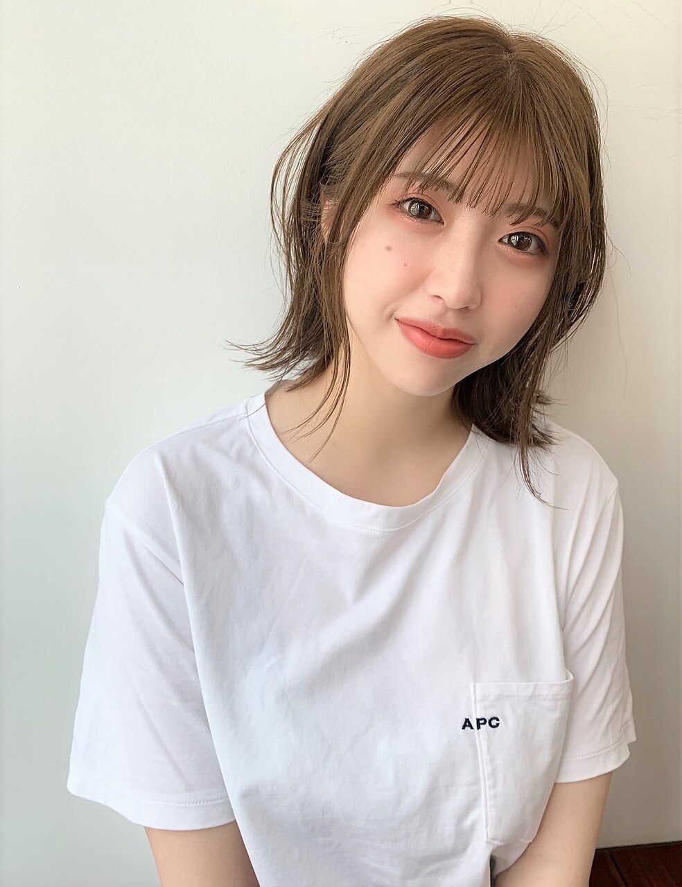 アッシュベージュのトーン別サンプル集。暗めから明るめまで参考スタイルをピックアップのサムネイル画像