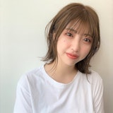 アッシュベージュのトーン別サンプル集。暗めから明るめまで参考スタイルをピックアップ