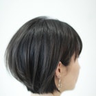 ショートボブ_耳かけチラ見せカラー_イヤリングカラー