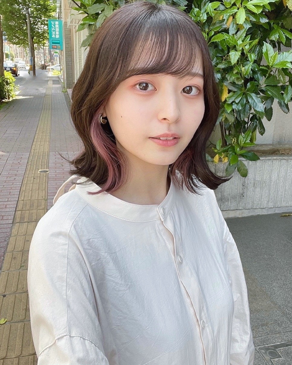 おしゃれにチラ見せ イヤリングカラーの魅力とおすすめの色別トレンドカタログ ホットペッパービューティーマガジン おしゃれにチラ見せ イヤリングカラーの魅力とおすすめの色別トレンドカタログ ホットペッパービューティーマガジン