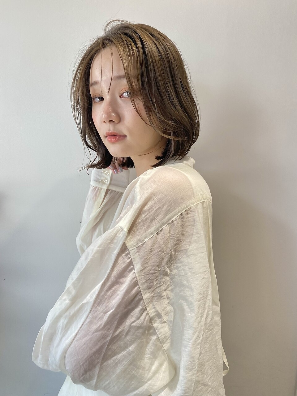 韓国ヘア×透明感溢れるベージュカラー