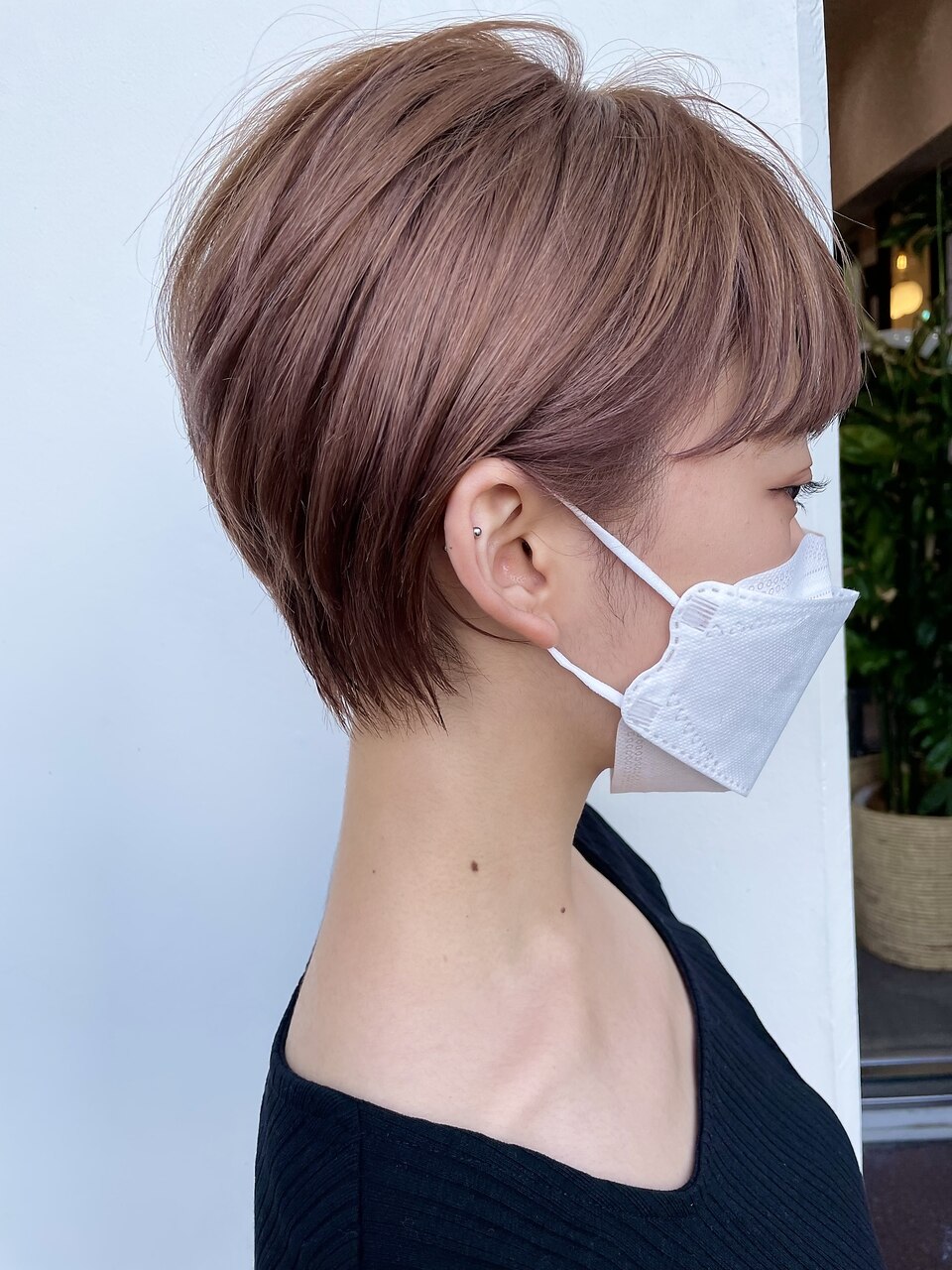 透明感のあるラベンダーアッシュショート